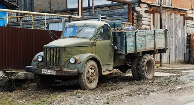 File:GAZ-51 truck in a military museum in Belarus.jpg - Wikipedia