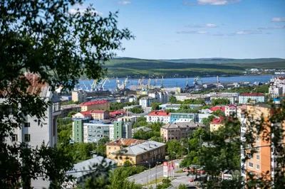 Зима в центре города Мурманска, Россия Стоковое Фото - изображение  насчитывающей снежок, небо: 91356766