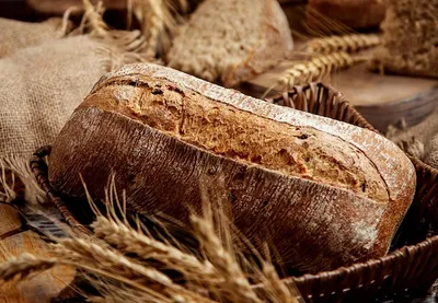 ломтик хлеба стоковое изображение. изображение насчитывающей здорово -  18872605