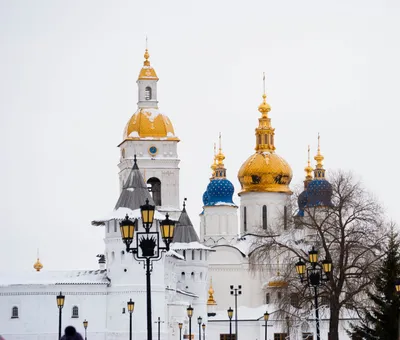 Спасская башня Московского Кремля летом Редакционное Фото - изображение  насчитывающей красно, развилки: 164006591