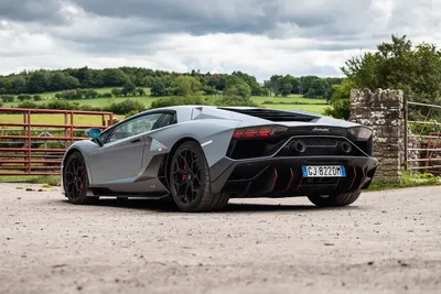 7 Things You Learn After Driving a Lamborghini For a Week