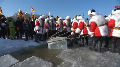 Куски Снега И Льда Раздроблены На Поверхности Замерзающей Речной Воды В  Начале Зимы — стоковые фотографии и другие картинки Абстрактный - iStock