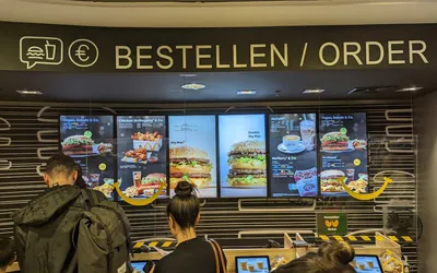 McDonalds: Alles neu? Fast-Food-Riese wagt Experiment | Express