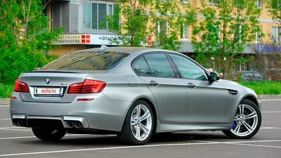 Девушка на розовом BMW F30 рассекает по улицам Бреста. Кто она такая?