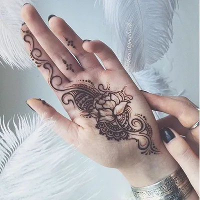 nice Рисунки мехенди на руке (Фото 2018) — Легкие и очаровательные эскизы |  Henna tattoo designs, Henna tattoo hand, Henna tattoo