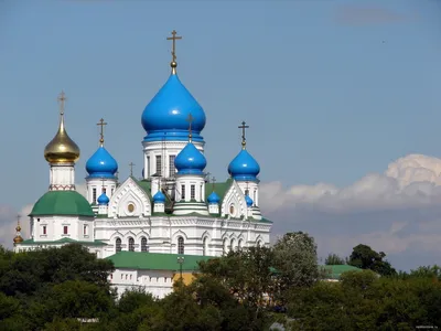 Обои на рабочий стол Церковь на фоне кустов, речки, неба в рассвете и  тумана, фотограф Максим Евдокимов, обои для рабочего стола, скачать обои,  обои бесплатно