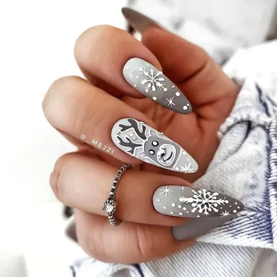 Новогодний маникюр 2022 - 100 фото-идей для красивого дизайна ногтей! |  Penguin nails, Fun nails, Christmas sweater nails