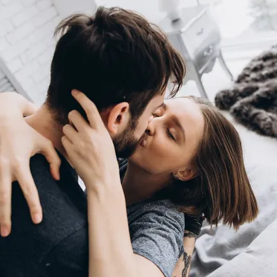 Как первый поцелуй влияет на организм женщины - Рамблер/женский