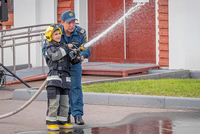 В Англии пожарных обвинили в незаконном фотографировании жертв  автокатастроф и публикации снимков - Афиша Daily