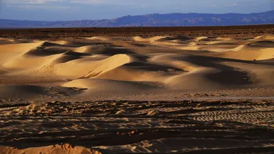 Взгляд пустыни стоковое изображение. изображение насчитывающей небо -  33434873