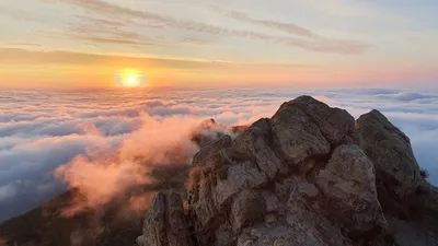 Фотообои Утренний рассвет в горах на стену. Купить фотообои Утренний рассвет  в горах в интернет-магазине WallArt