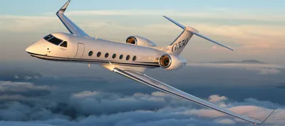 Большой изящный реактивный самолёт Gulfstream G550