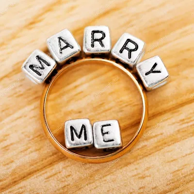 Огненная надпись на предложение девушке выйти замуж