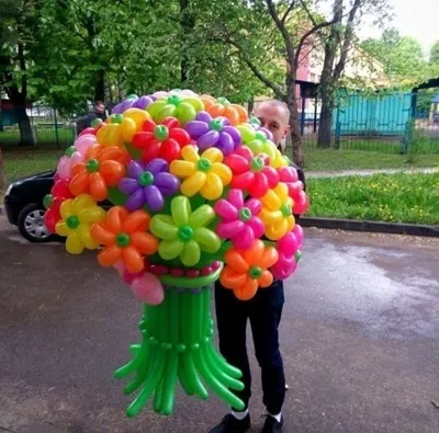 Фотозона на юбилей синего цвета с шарами в аренду