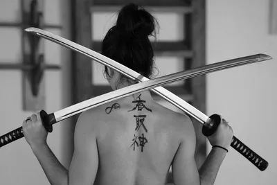Фигурка акриловая Японский самурай с катаной в стойке - купить с доставкой  по выгодным ценам в интернет-магазине OZON (984208333)