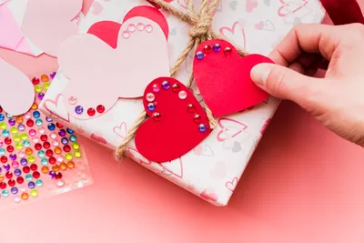 Бесплатные стоковые фото на тему валентинка, валентинки, желтый фон,  объект, сердечки, сердце, сувениры, форма сердца