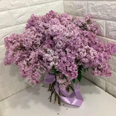 Букет из кустовых пионовидных роз и сирени в вазе - заказать доставку  цветов в Москве от Leto Flowers