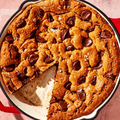Skillet Cookie… I think y'all are going to like this one 🤯 :  r/CrumblCookies