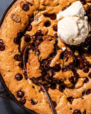 Skillet Chocolate Chip Cookie | Chew Out Loud