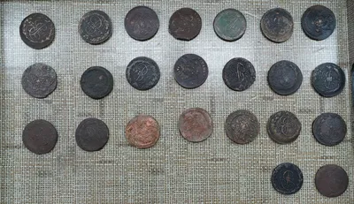 Фон старинных монет в низком ключе Старые русские монеты, рублей и пенни  Стоковое Фото - изображение насчитывающей монетка, цент: 199654574