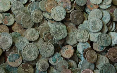 В Молодечно людей на улице разводили на покупку «старинных» монет –  REFORM.by