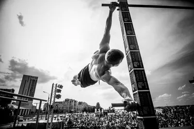 Street Workout Спортивный Парень С Горизонтальными Полосками — стоковые  фотографии и другие картинки Акробат - iStock