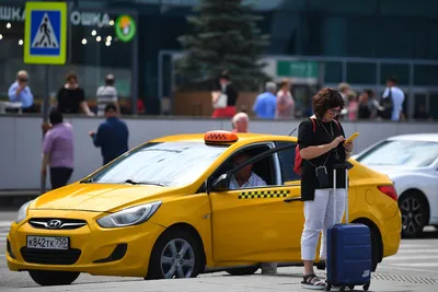 Яндекс.Такси и Дептранс Москвы запустили такси для маломобильных пассажиров  - Российская газета