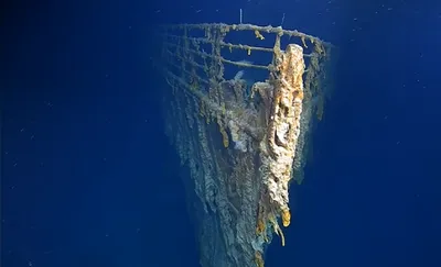 В музее \"Титаника\" на посетителей рухнул муляж айсберга | Українські Новини