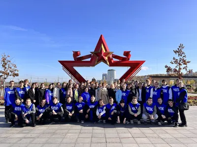 детская вечеринка в честь дня рождения с тортом Стоковое Фото - изображение  насчитывающей ребенок, свечка: 258987246