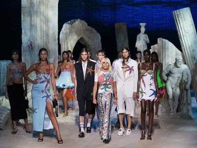 Versace Spring 2018 Ready-to-Wear Collection | Vogue