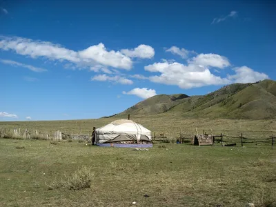 Казахская юрта на Приморском бульваре Баку — Kazakhstan Trade House