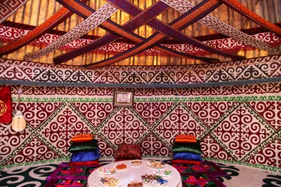 казахская юрта и ковры - Google Search | Yurt, Tent design, Tent decorations