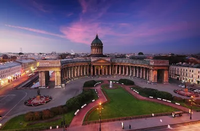 Прогулки по Санкт-Петербургу, у Казанского собора.