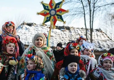 С Колядой! Пришла веселая пора - прикольные открытки и радостные стихи 25  декабря | Курьер.Среда | Дзен