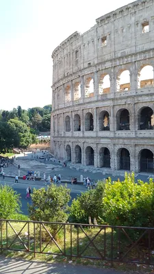 Колизей (Coliseum) В Риме, Италия. Колизей Важным Памятником Древности И  Является Одним Из Главных Туристических Достопримечательностей Рима.  Фотография, картинки, изображения и сток-фотография без роялти. Image  32212190