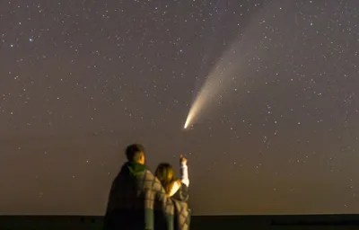 Звездная странница: самая яркая комета Neowise в объективах фотографов -  16.07.2020, Sputnik Казахстан