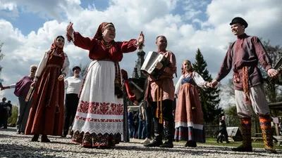 Красивая картинка с праздником красной горки