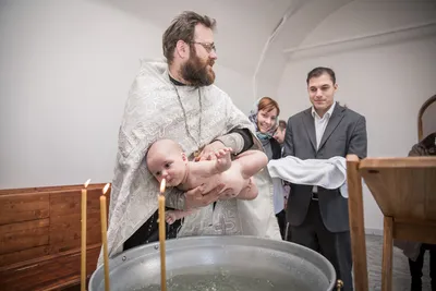 Крещение ребенка редакционное стоковое фото. изображение насчитывающей  редакционо - 112676408