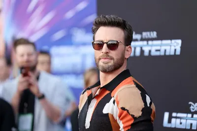 Chris Evans Deactivates Twitter and Instagram Accounts for the Summer