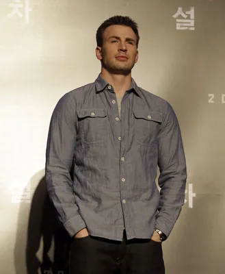 Chris Evans's Notorious Mustache Returns in Netflix's \"The Gray Man\" — See  Photos | Allure