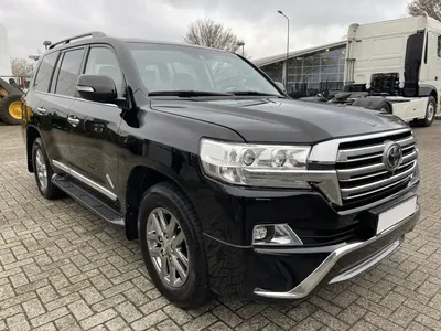 Toyota Land Cruiser 200: фото в новом кузове