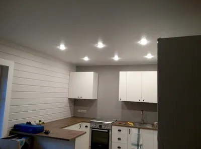 Двухуровневый белый матовый натяжной потолок для кухни, монтаж и установка  в Саратове