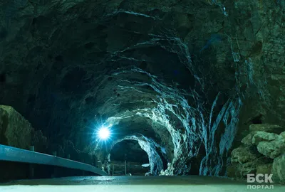 Кунгурская пещера - одна из самых крупных в мире карстовых пещер