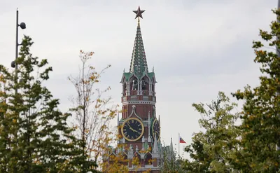 На Спасской башне Кремля временно остановят куранты — РБК