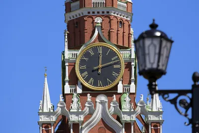 В Москве куранты на Спасской башне Московского Кремля временно остановят в  связи с плановой заменой колоколов | РИА Новости Медиабанк