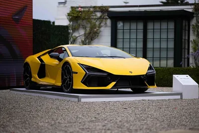 The Lamborghini Revuelto is a 1,001 horsepower hybrid supercar flagship |  CNN Business