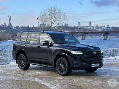 Прокат нового внедорожника Toyota Land Cruiser 300 Black Edition в Киеве на  Mfair