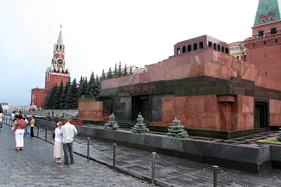 Ленин Мавзолей – в Москве мужчина пытался похитить тело Ленина из Мавзолея,  его задержала полиция | OBOZ.UA