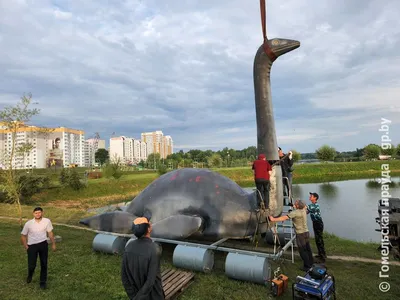 В одно из озер Гомеля «выпустят» Лох-несское чудовище. Вот как оно выглядит