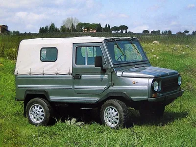 Сравнение ЛуАЗ 969 и Lada (ВАЗ) 2121 (4x4) по характеристикам, стоимости  покупки и обслуживания. Что лучше - ЛУАЗ 969 или Лада 2121 (4x4)